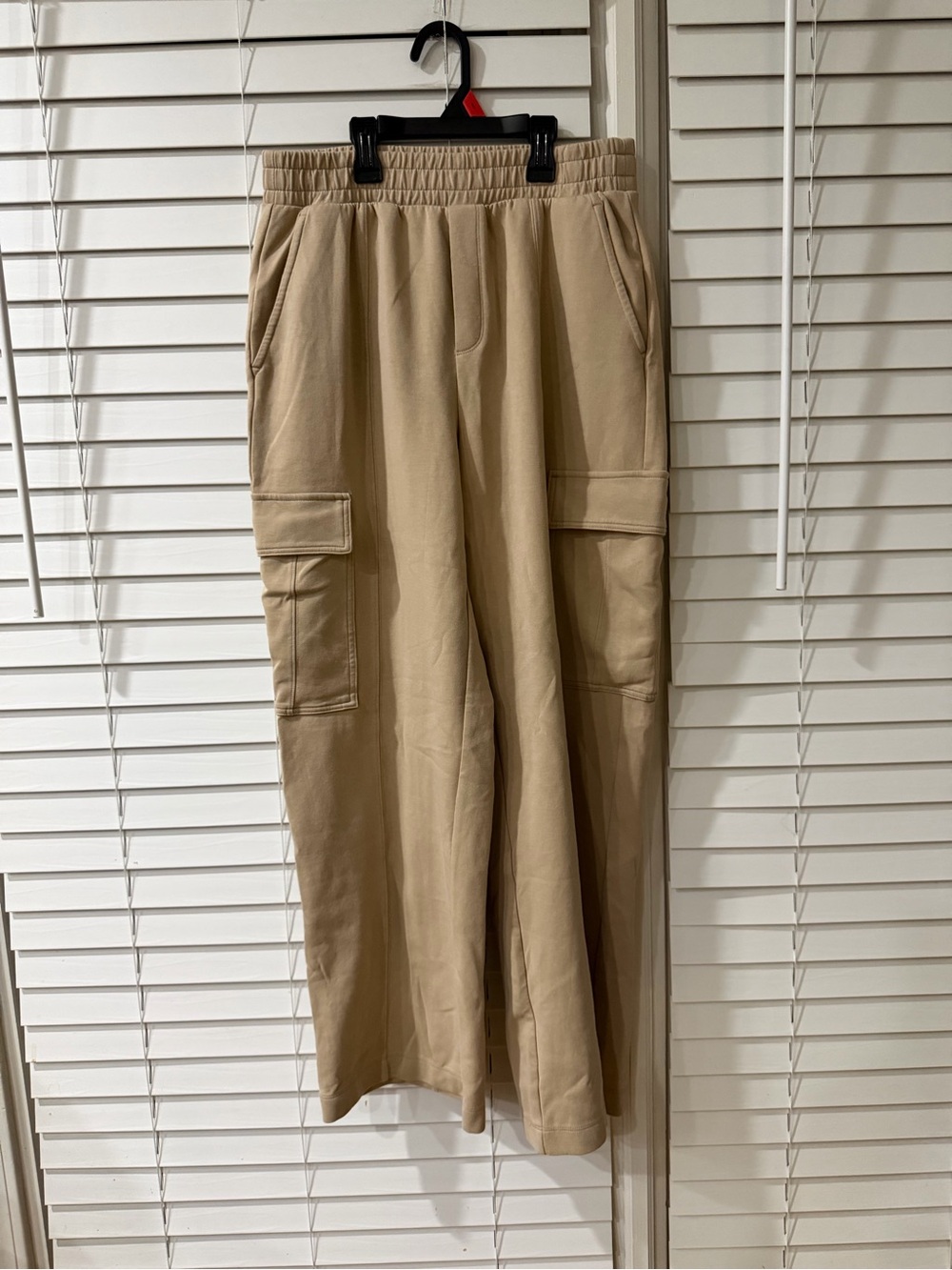 Old Navy Active USA Beige Cargo Sweatpants Size Medium 🤎